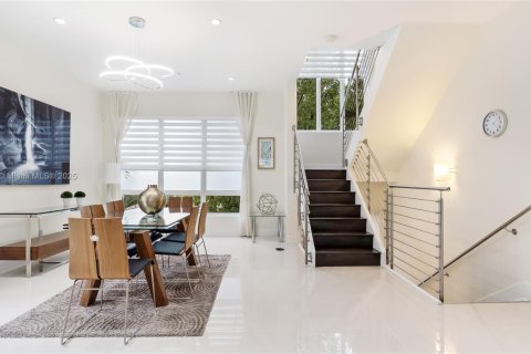 Townhouse in LANDMARK in Doral, Florida 4 bedrooms, 229.28 sq.m. № 1981608 - photo 6