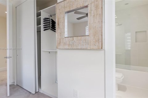 Townhouse in LANDMARK in Doral, Florida 4 bedrooms, 229.28 sq.m. № 1981608 - photo 24