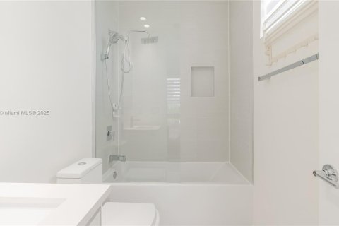 Townhouse in LANDMARK in Doral, Florida 4 bedrooms, 229.28 sq.m. № 1981608 - photo 26