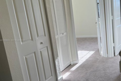 Villa ou maison à vendre à Hialeah, Floride: 3 chambres, 153.29 m2 № 2080692 - photo 8