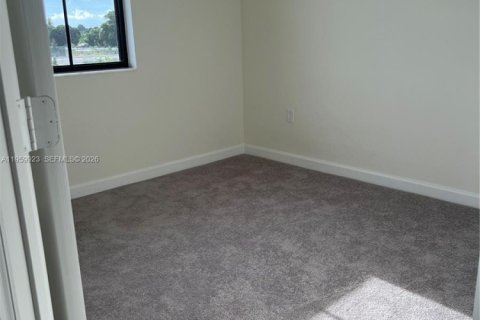 Villa ou maison à vendre à Hialeah, Floride: 3 chambres, 153.29 m2 № 2080692 - photo 9