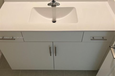Villa ou maison à vendre à Hialeah, Floride: 3 chambres, 153.29 m2 № 2080692 - photo 14