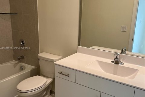 Villa ou maison à vendre à Hialeah, Floride: 3 chambres, 153.29 m2 № 2080692 - photo 12