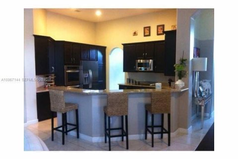 House in Miramar, Florida 5 bedrooms, 257.43 sq.m. № 2240875 - photo 5