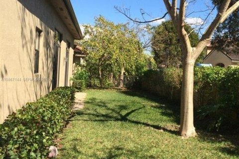 House in Miramar, Florida 5 bedrooms, 257.43 sq.m. № 2240875 - photo 15