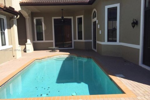 House in Miramar, Florida 5 bedrooms, 257.43 sq.m. № 2240875 - photo 11