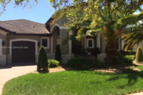 House in Miramar, Florida 5 bedrooms, 257.43 sq.m. № 2240875 - photo 3