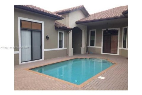 House in Miramar, Florida 5 bedrooms, 257.43 sq.m. № 2240875 - photo 12