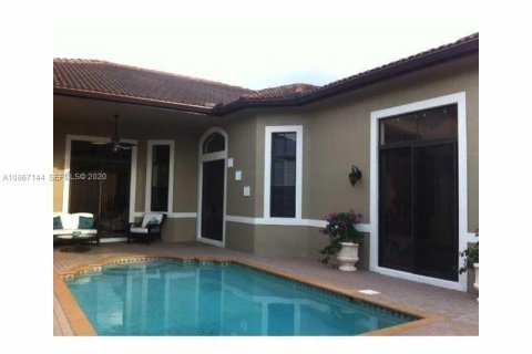 House in Miramar, Florida 5 bedrooms, 257.43 sq.m. № 2240875 - photo 13