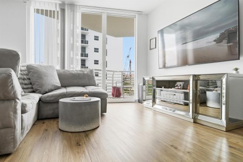 Condo in West Palm Beach, Florida, 2 bedrooms  № 2184242 - photo 3