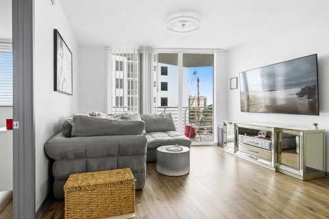 Condominio en West Palm Beach, Florida, 2 dormitorios № 2184242