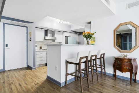 Condo in West Palm Beach, Florida, 2 bedrooms  № 2184242 - photo 7