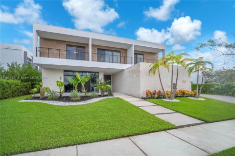 House in Weston, Florida 5 bedrooms, 573.3 sq.m. № 2017124 - photo 25