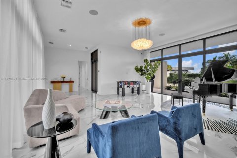 House in Weston, Florida 5 bedrooms, 573.3 sq.m. № 2017124 - photo 6