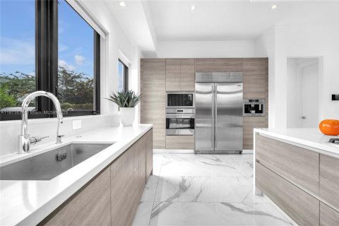 House in Weston, Florida 5 bedrooms, 573.3 sq.m. № 2017124 - photo 20