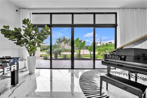 House in Weston, Florida 5 bedrooms, 573.3 sq.m. № 2017124 - photo 8