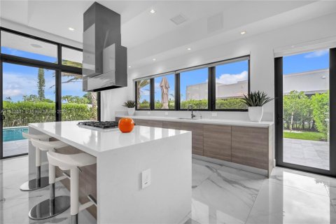 House in Weston, Florida 5 bedrooms, 573.3 sq.m. № 2017124 - photo 24