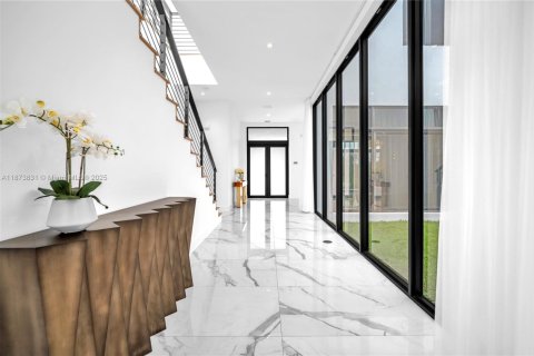 House in Weston, Florida 5 bedrooms, 573.3 sq.m. № 2017124 - photo 11