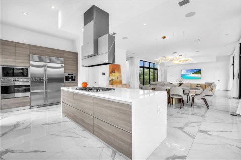 House in Weston, Florida 5 bedrooms, 573.3 sq.m. № 2017124 - photo 19