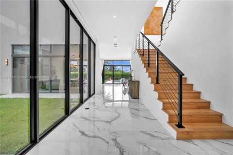 House in Weston, Florida 5 bedrooms, 573.3 sq.m. № 2017124 - photo 10