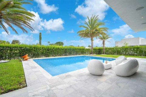 House in Weston, Florida 5 bedrooms, 573.3 sq.m. № 2017124 - photo 3