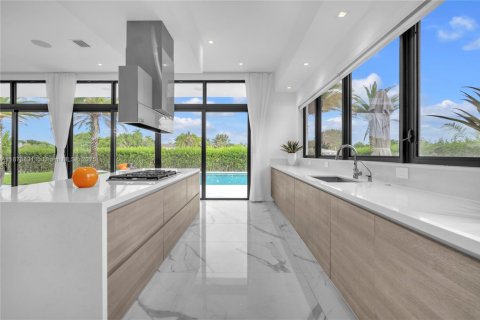 House in Weston, Florida 5 bedrooms, 573.3 sq.m. № 2017124 - photo 27