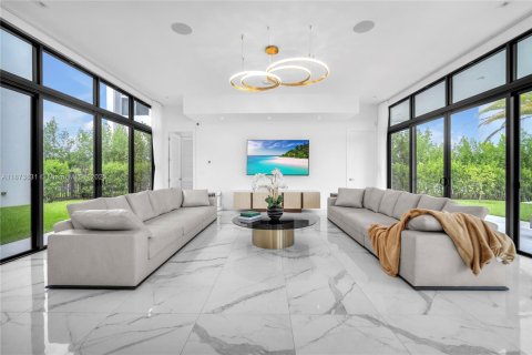 House in Weston, Florida 5 bedrooms, 573.3 sq.m. № 2017124 - photo 13