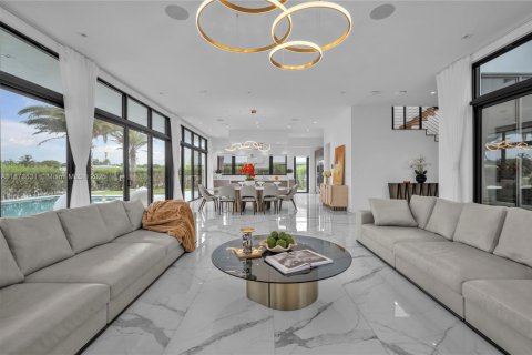 House in Weston, Florida 5 bedrooms, 573.3 sq.m. № 2017124 - photo 18