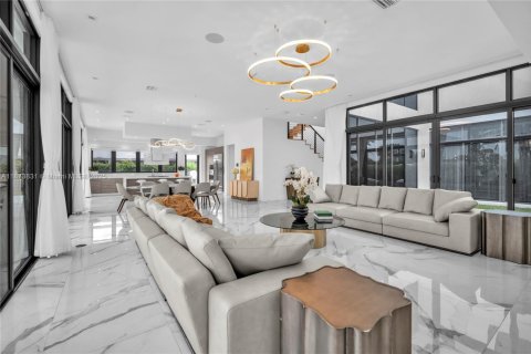 House in Weston, Florida 5 bedrooms, 573.3 sq.m. № 2017124 - photo 14