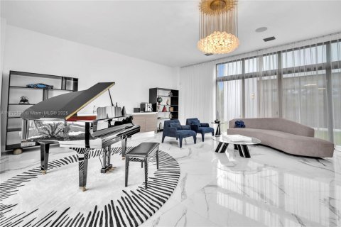 House in Weston, Florida 5 bedrooms, 573.3 sq.m. № 2017124 - photo 4