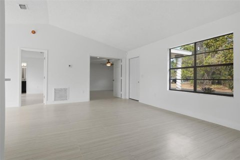 Casa en venta en Palm Bay, Florida, 4 dormitorios, 139.73 m2 № 2167450 - foto 9