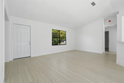 Casa en venta en Palm Bay, Florida, 4 dormitorios, 139.73 m2 № 2167450 - foto 8