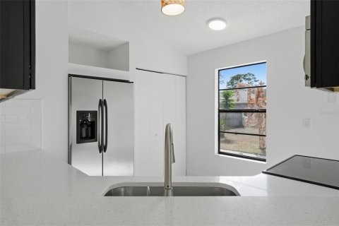 Casa en venta en Palm Bay, Florida, 4 dormitorios, 139.73 m2 № 2167450 - foto 12