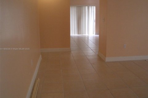 Villa ou maison à louer à Homestead, Floride: 3 chambres, 133.22 m2 № 1964917 - photo 2