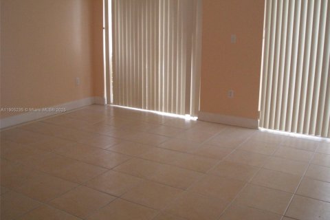 Villa ou maison à louer à Homestead, Floride: 3 chambres, 133.22 m2 № 1964917 - photo 1