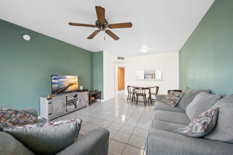 Condo in Margate, Florida, 2 bedrooms  № 2187617 - photo 7