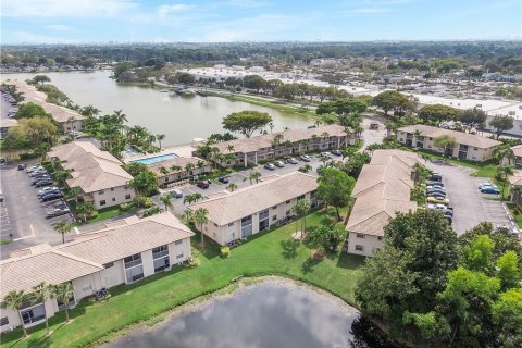 Condo in Margate, Florida, 2 bedrooms  № 2187617 - photo 21