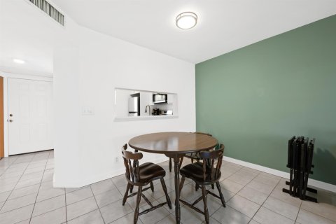 Condo in Margate, Florida, 2 bedrooms  № 2187617 - photo 5