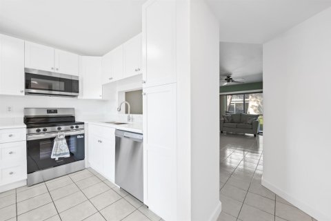 Condo in Margate, Florida, 2 bedrooms  № 2187617 - photo 3