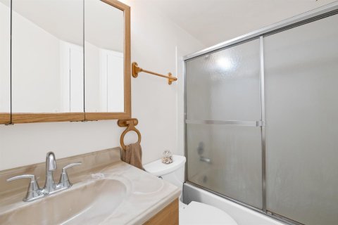 Condo in Margate, Florida, 2 bedrooms  № 2187617 - photo 13