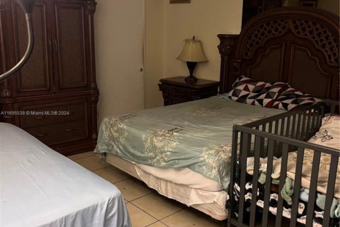 Condominio en venta en Lauderdale Lakes, Florida, 2 dormitorios, 93.09 m2 № 1882002 - foto 13