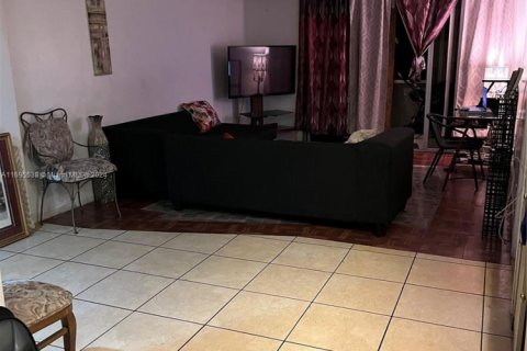 Condominio en venta en Lauderdale Lakes, Florida, 2 dormitorios, 93.09 m2 № 1882002 - foto 5
