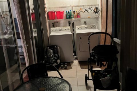 Condominio en venta en Lauderdale Lakes, Florida, 2 dormitorios, 93.09 m2 № 1882002 - foto 7