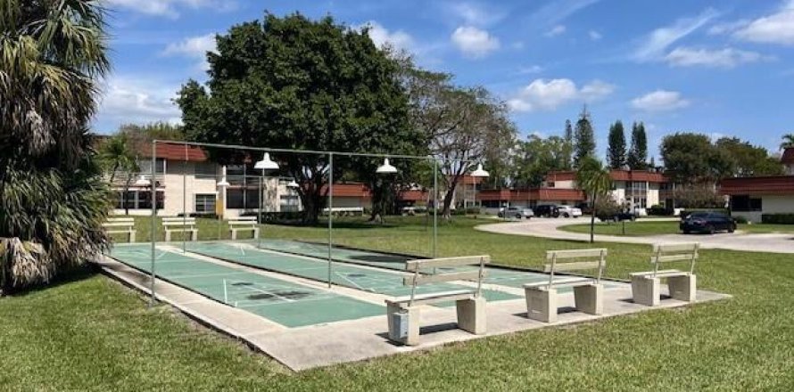 Condo in Royal Palm Beach, Florida, 2 bedrooms № 1146650