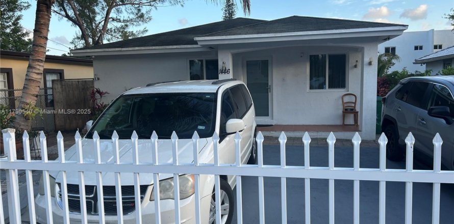 Villa ou maison à Miami, Floride 4 chambres, 133.78 m2 № 2018920