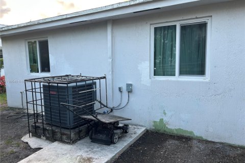 Villa ou maison à vendre à Miami, Floride: 4 chambres, 133.78 m2 № 2018920 - photo 9