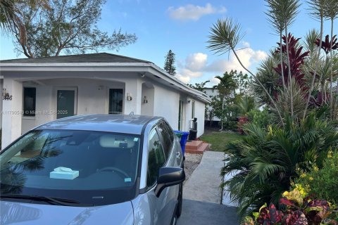 Villa ou maison à vendre à Miami, Floride: 4 chambres, 133.78 m2 № 2018920 - photo 2