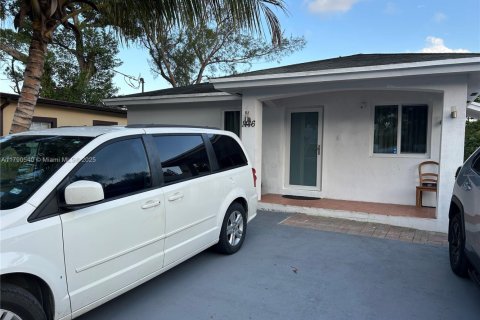 Villa ou maison à vendre à Miami, Floride: 4 chambres, 133.78 m2 № 2018920 - photo 3