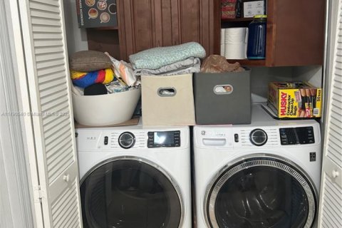 Villa ou maison à vendre à Miami, Floride: 4 chambres, 133.78 m2 № 2018920 - photo 23