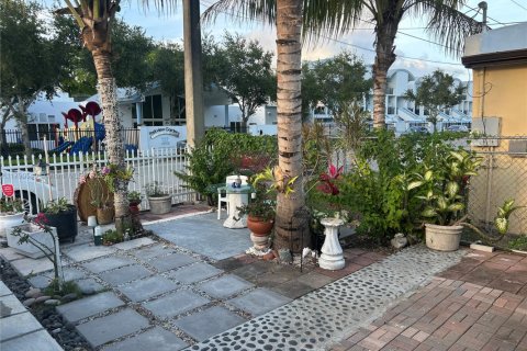 Villa ou maison à vendre à Miami, Floride: 4 chambres, 133.78 m2 № 2018920 - photo 5